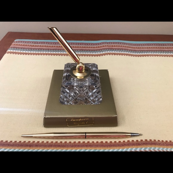Beverly Clark Pen in crystal stand - Picture 2 of 4